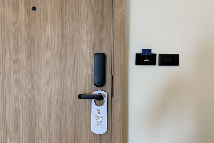 Room 30 of 46
