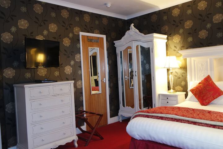 Room 34 of 160