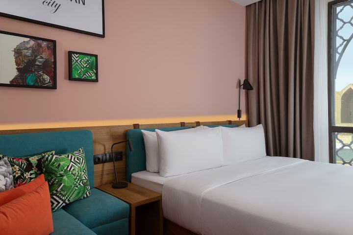 Room 3 of 38