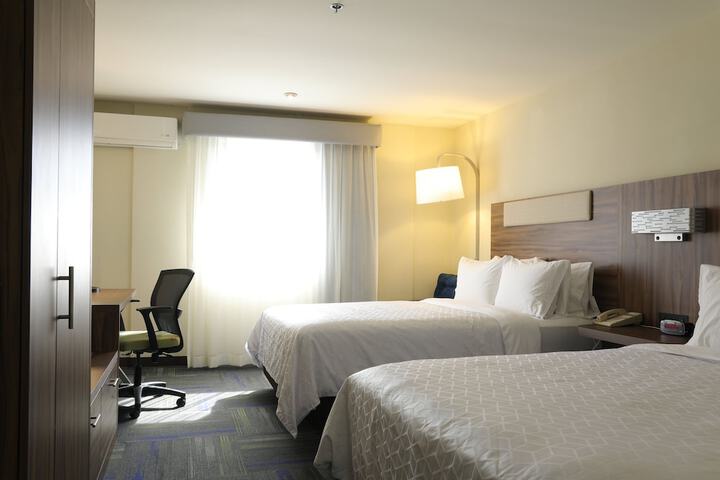 Room 12 of 114
