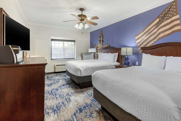 2 Queen Beds (4 of 7)
