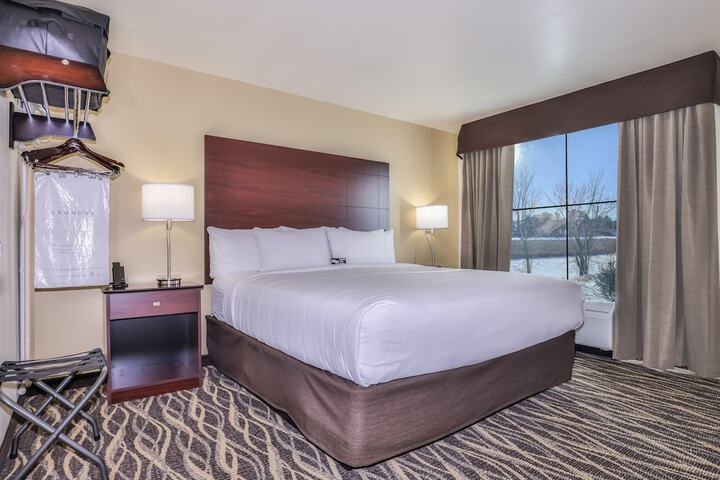 Studio Accessible King Size Bed (18 of 25)