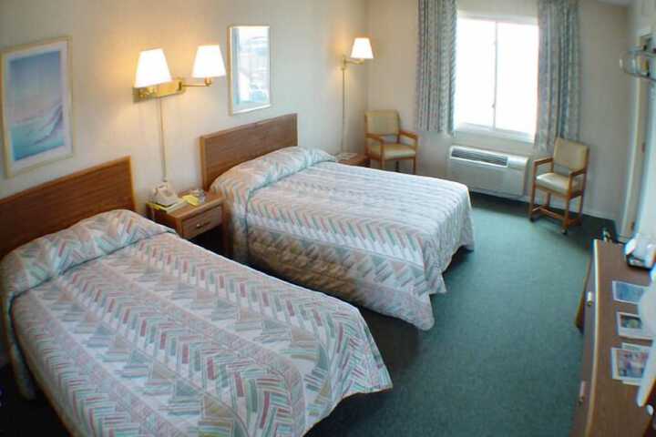 1 Queen Bed (18 of 20)