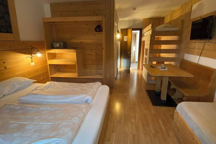 Room 10 of 27