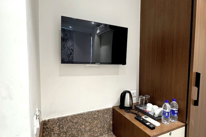 Room 16 of 25