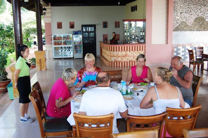 Dining 47 of 70