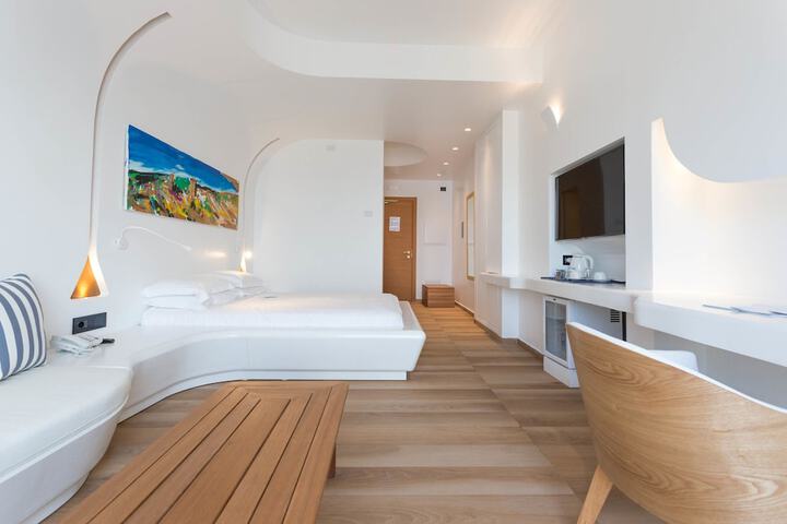 Room 5 of 148