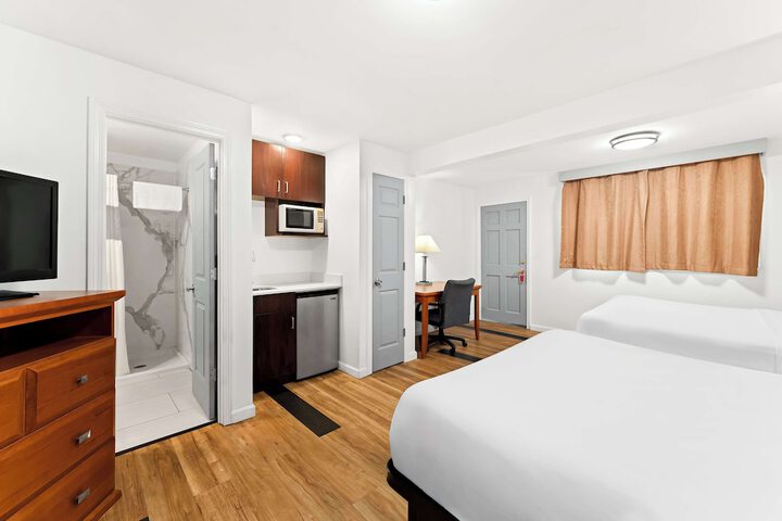 1 King Bed (9 of 15)