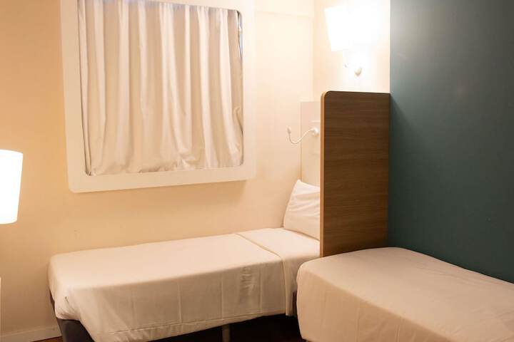 Room 25 of 68