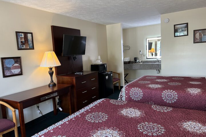 Room 13 of 28