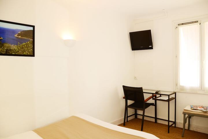 Room 8 of 43