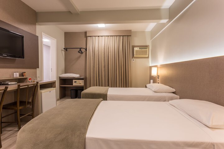 Room 7 of 25
