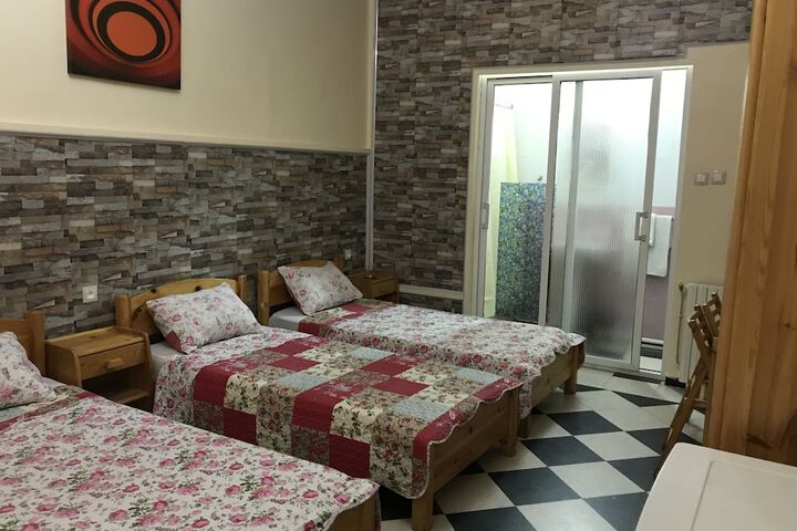 Room 6 of 19