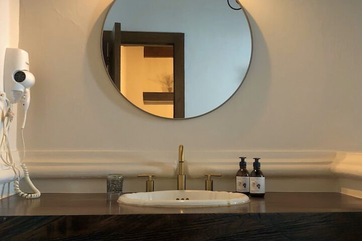 Room 52 of 74