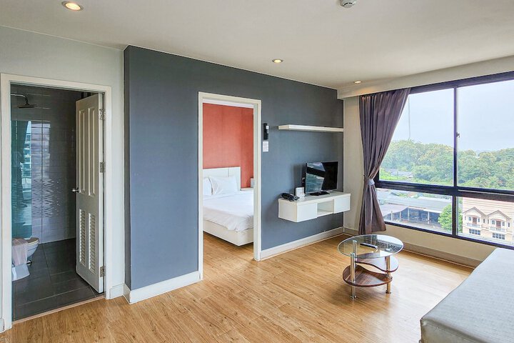 Room 5 of 17