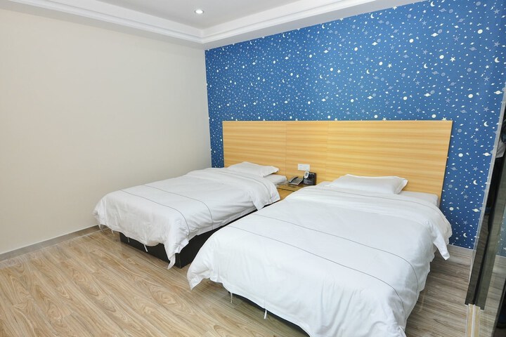 Room 20 of 33