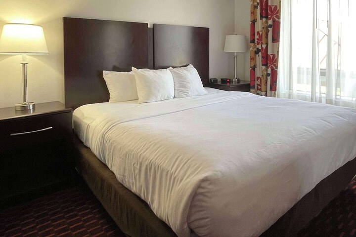 Room 6 of 26