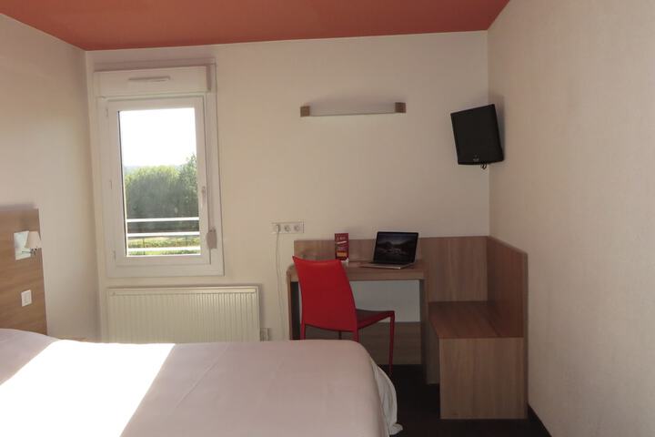 Room 18 of 48