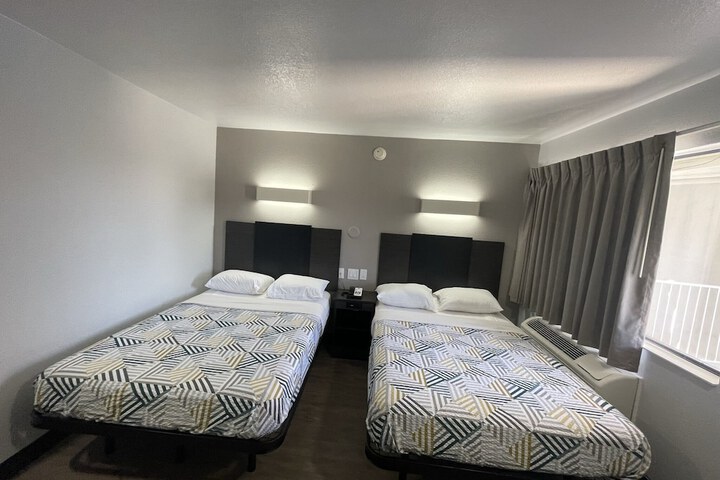 2 Double Beds (6 of 29)