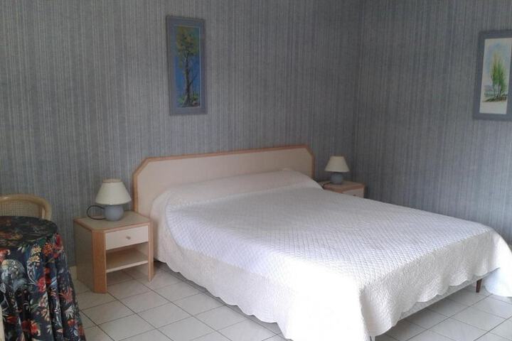 Room 9 of 38