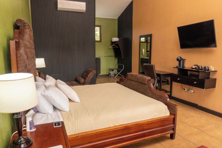 Room 12 of 43