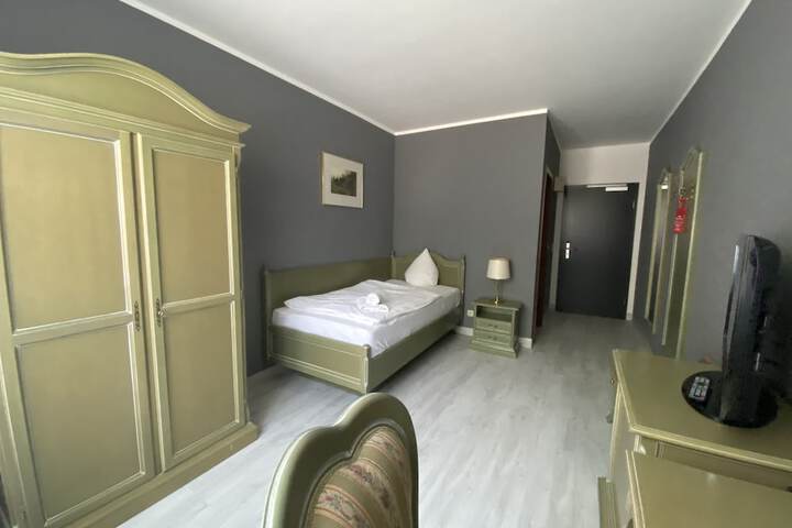 Room 31 of 138