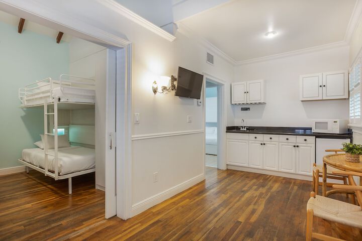 Room 33 of 61