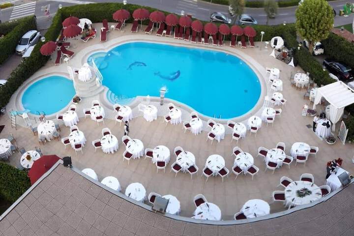 Hotel Pool