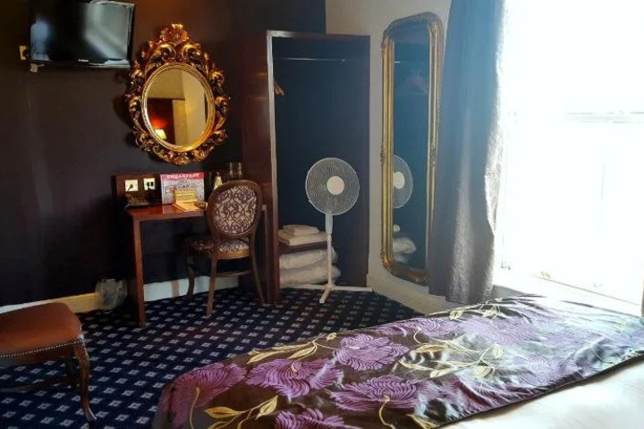Room 2 of 18