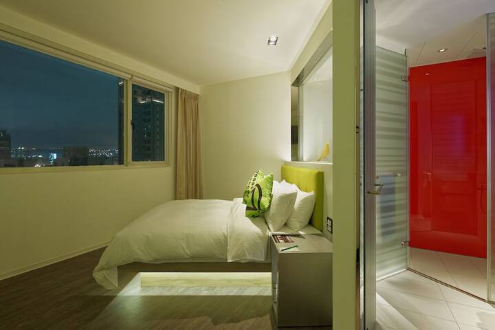 Room 21 of 160