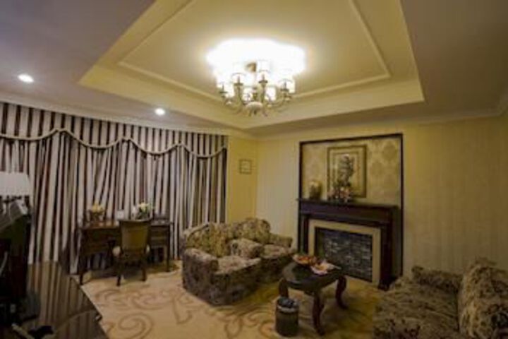 Room 5 of 18