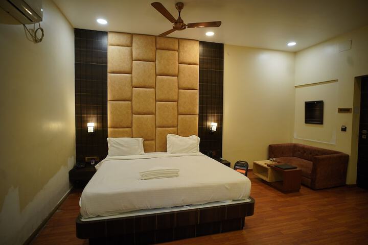 Room 14 of 19