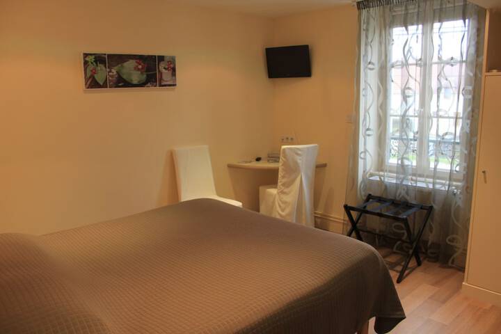 Room 5 of 23