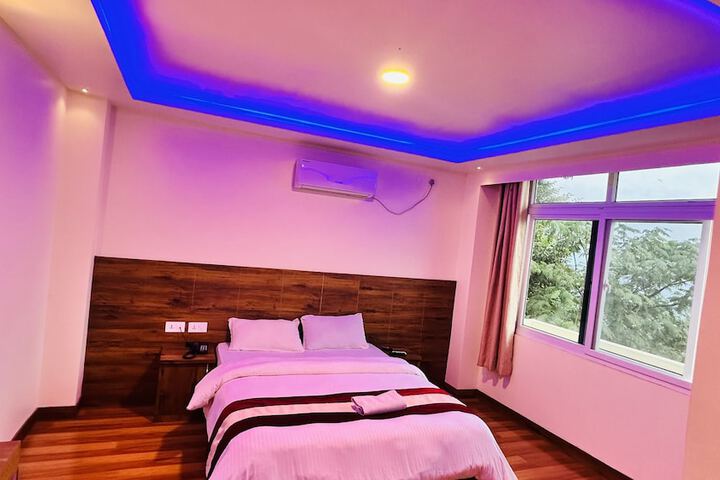 Room 6 of 11