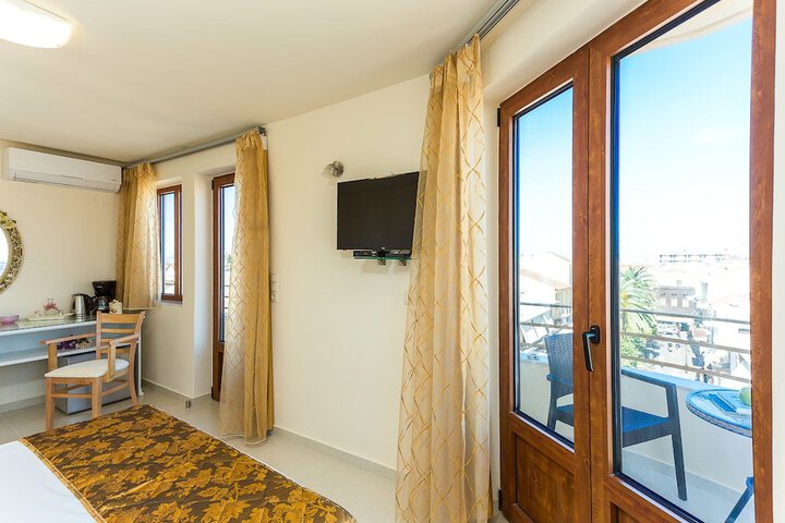 Room 25 of 60