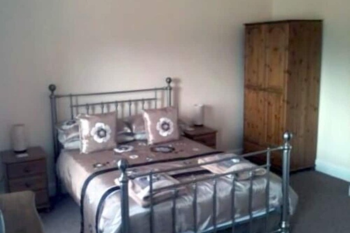Room 4 of 8