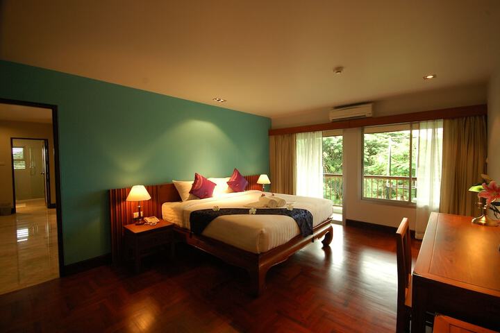 Room 4 of 35