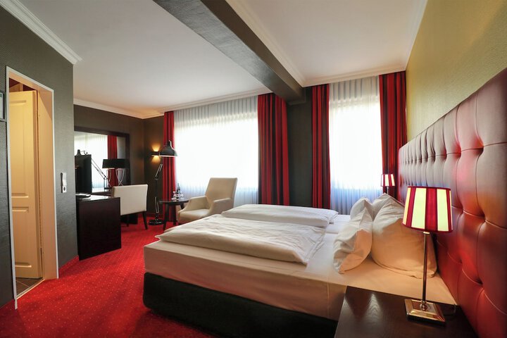 Room 35 of 93