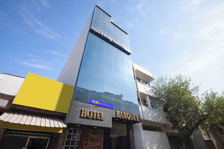 Fabhotel Four Season