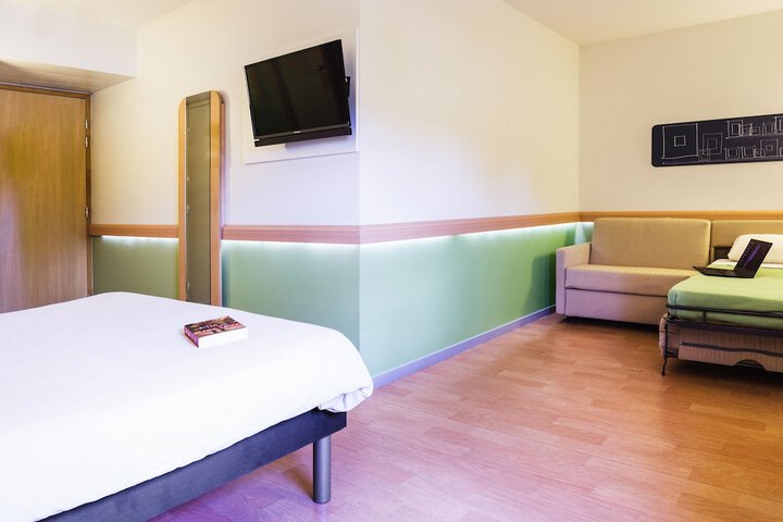 Room 15 of 39
