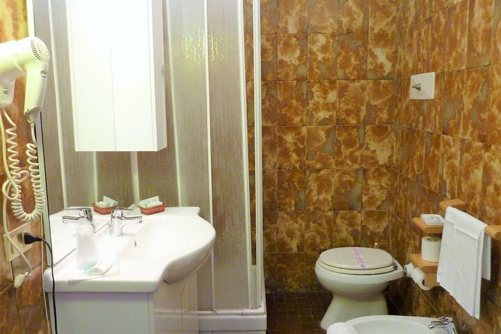 Room 19 of 35