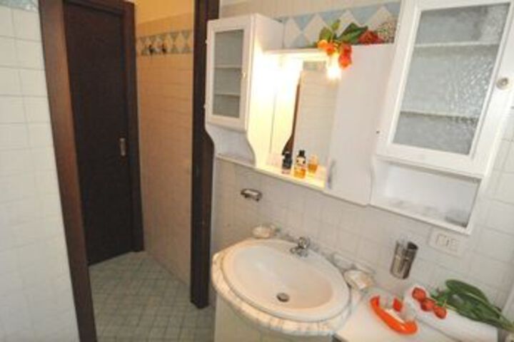 Room 5 of 24