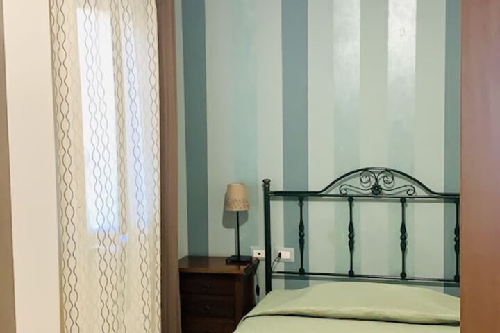 Room 4 of 40