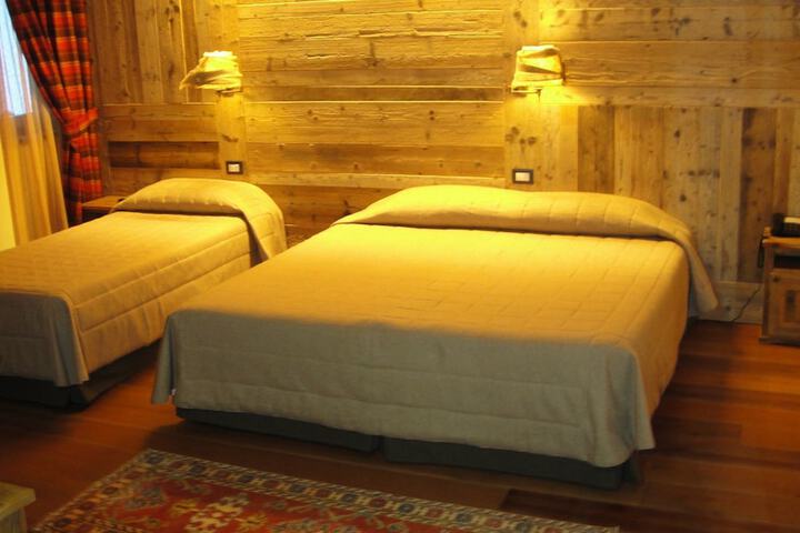 Room 4 of 23