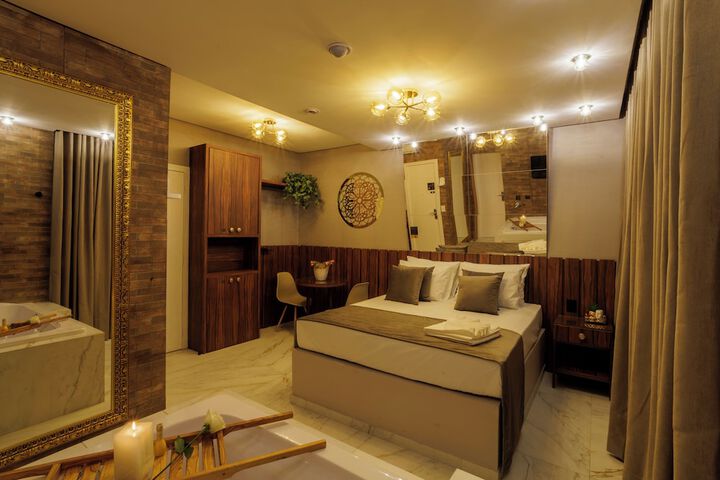 Room 13 of 27