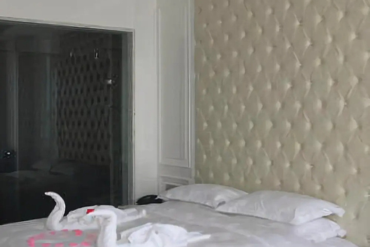 Room 5 of 20