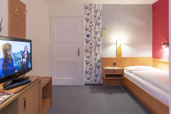 Room 3 of 52