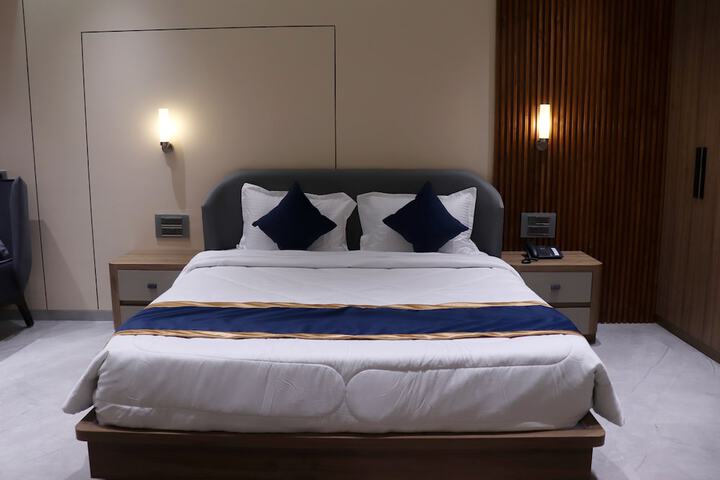Room 11 of 24
