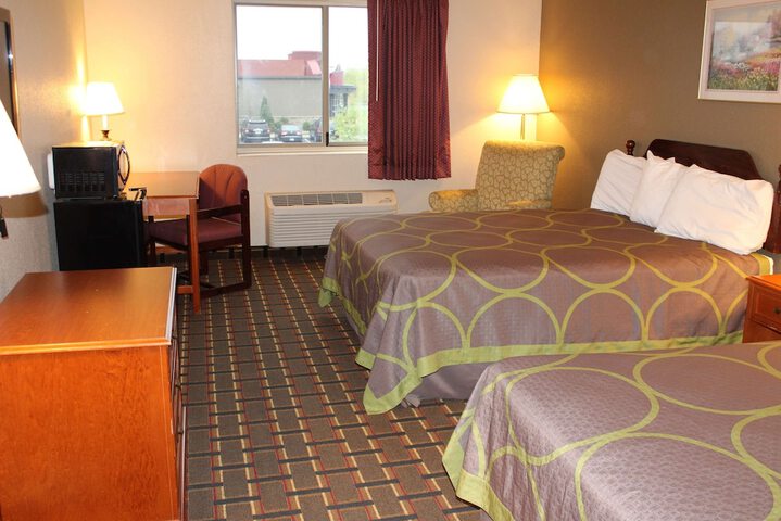 2 Queen Beds (2 of 10)