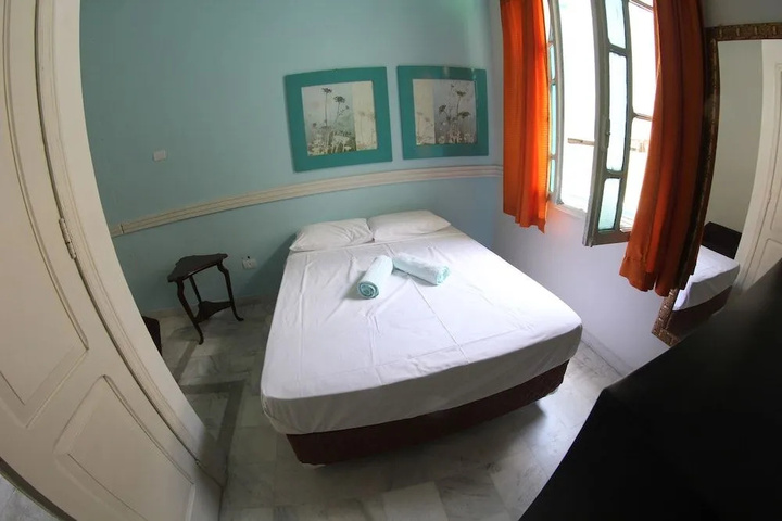 Room 3 of 8